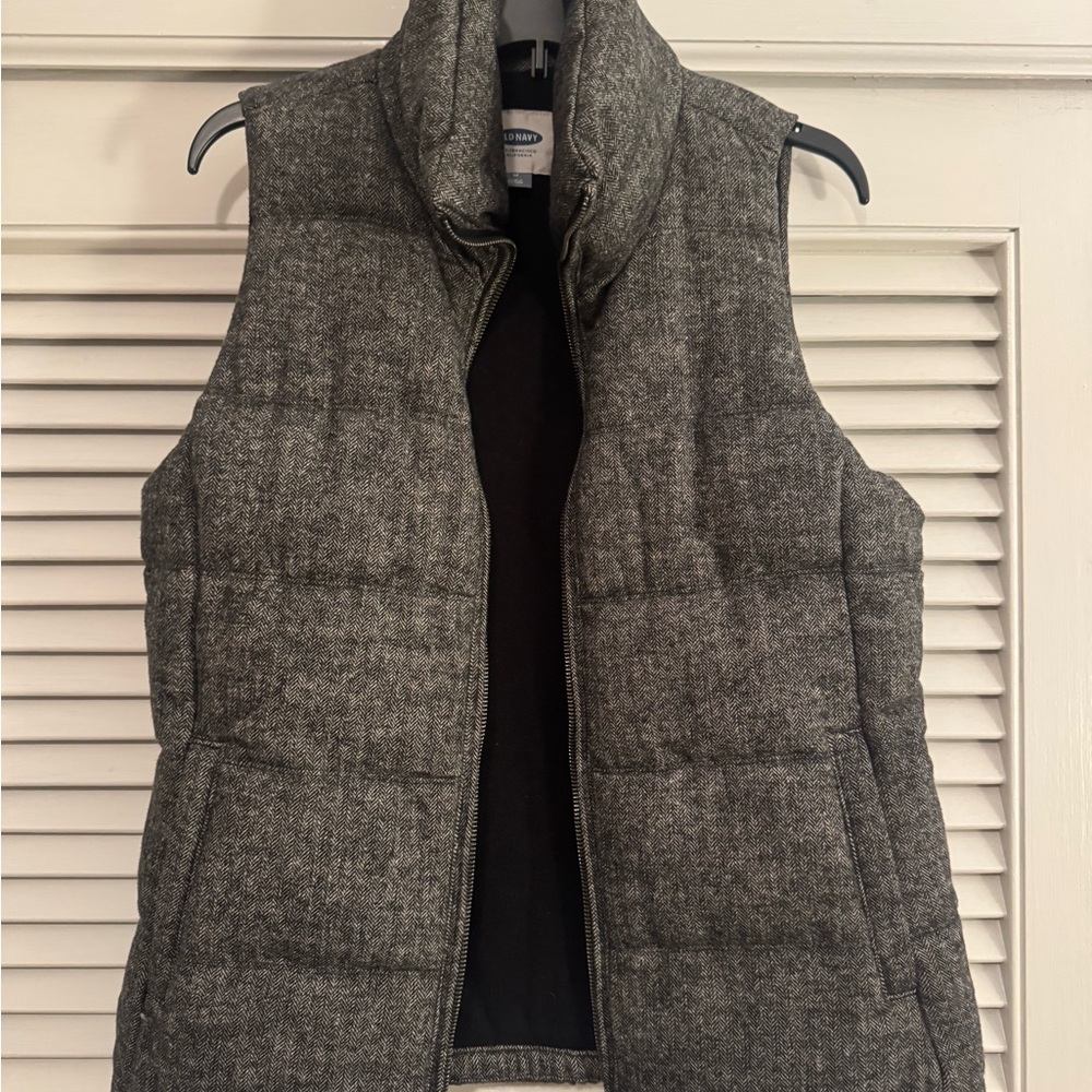 Old Navy Charcoal Puffer Vest